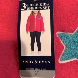 New 3-pieces kids Sherpa set. Sizes 2T. 4T.